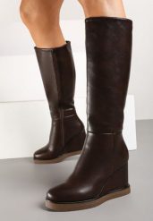 Brązowe Klasyczne Kozaki na Koturnie Narini. Brązowe kozaki Born2be, bez wzorów, z dzianiny, eleganckie, bez obcasa, na koturnie, bez zapięcia. Za 159.99 zł.
