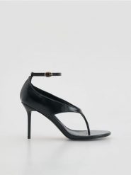 Sandały na szpilce - czarny. Czarne sandały Reserved, bez wzorów, ze skóry, bez obcasa, na szpilce, bez zapięcia. Za 169.99 zł.