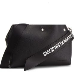 Torebka CALVIN KLEIN JEANS - Logo Banner Shoulder Bag K40K400825 001. Listonoszki marki Calvin Klein Jeans. Za 599.00 zł.
