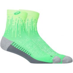 Skarpetki sportowe dla dorosłych Performance Run Quarter Sock. Zielone skarpetki ASICS, bez wzorów, z materiału. Za 69.99 zł.