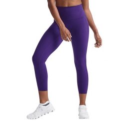 Damskie legginsy kompresyjne 7/8 z wysokim stanem 2XU Form Stash. Fioletowe legginsy 2XU, bez wzorów. W wyprzedaży za 279.25 zł.