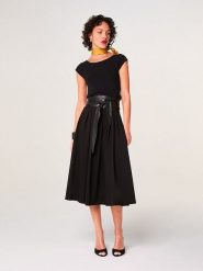 Rodier Top w kolorze czarnym rozmiar: M. Czarne topy Rodier, m, bez wzorów, bez kołnierzyka, bez ramiączek. Za 239.99 zł.