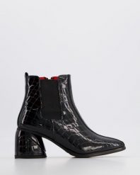 LAKIEROWANE BOTKI 18159 BLACK. Czarne botki Venezia, bez wzorów, z lakierowanej skóry, bez obcasa, bez zapięcia. Za 299.00 zł.