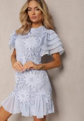 Jasnoniebieska Sukienka Dopasowana Mini z Koronką i Falbankami Offiamea. Niebieskie sukienki Renee, na co dzień, l, z aplikacjami, z koronki, eleganckie, bez kołnierzyka, bez ramiączek, mini, dopasowane. W wyprzedaży za 132.99 zł.