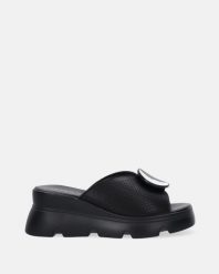 CZARNE KLAPKI Z OZDOBĄ GR23680 BLACK. Czarne klapki Venezia, z aplikacjami, ze skóry, bez obcasa, bez zapięcia. Za 219.00 zł.