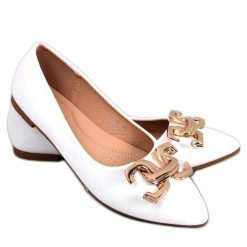 Baleriny eleganckie z klamerką Simona White białe. Białe baleriny z aplikacjami, z materiału, eleganckie, bez obcasa, bez zapięcia. Za 80.84 zł.