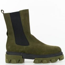 Sztyblety skórzane welurowe wysokie khaki Sempre-40. Brązowe botki Inna, bez wzorów, z weluru, klasyczne, bez obcasa, na obcasie, bez zapięcia. W wyprzedaży za 317.06 zł.