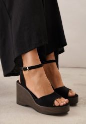 Czarne Minimalistyczne Sandały na Koturnie z Paskiem Wokół Kostki Morgava. Czarne sandały Born2be, bez wzorów, z satyny, boho, bez obcasa, na koturnie, bez zapięcia. Za 109.99 zł.