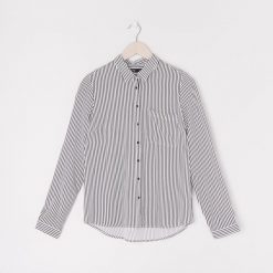 Koszula z nadrukiem - Czarny. Czarne koszule Sinsay, l, bez wzorów, bez kołnierzyka, bez ramiączek. Za 49.99 zł.