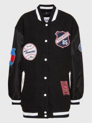 Tommy Jeans Curve Kurtka bomber Letterman DW0DW15076 Czarny Oversize. Czarne kurtki Tommy Jeans Curve, xxl, bez wzorów, z jeansu, bez kaptura. Za 619.99 zł.