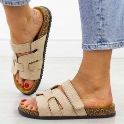 Beżowe klapki damskie Potocki 17305. Brązowe klapki POTOCKI, bez wzorów, z jeansu, eleganckie, bez obcasa, na płaskiej podeszwie, bez zapięcia. Za 89.00 zł.