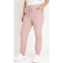 Różowe Spodnie Euphothee. Czerwone jeansy Born2be, bez wzorów, z jeansu. Za 79.99 zł.