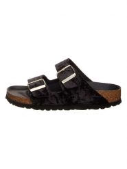 Birkenstock Klapki "Arizona" w kolorze czarnym rozmiar: 39. Czarne klapki Birkenstock, bez wzorów, klasyczne, z otwartym noskiem, bez obcasa, bez zapięcia. Za 257.92 zł.