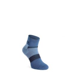 Skarpety turystyczne Inov-8 Merino Mid Sock. Niebieskie skarpetki Inov-8, bez wzorów, trekkingowe. Za 65.99 zł.