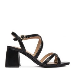 Sandały JENNY. Czarne sandały Jenny, bez wzorów, bez obcasa, na słupku, bez zapięcia. Za 119.99 zł.