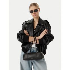 Torebka Calvin Klein. Czarne torebki klasyczne Calvin Klein, bez wzorów, klasyczne, bez dodatków. Za 489.99 zł.