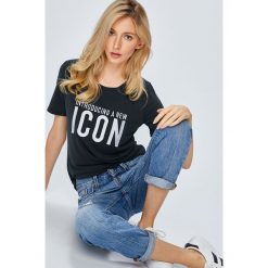 Guess Jeans - Top. T-shirty marki 4f. W wyprzedaży za 149.90 zł.