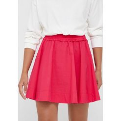 Sisley spódnica bawełniana kolor różowy mini rozkloszowana. Czerwone spódnice Sisley, bez wzorów, z bawełny, mini, rozkloszowane. W wyprzedaży za 199.99 zł.