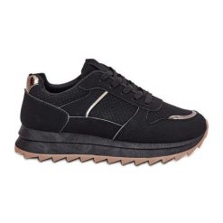 Damskie Buty Sportowe Na Platformie Czarne. Czarne buty treningowe bez wzorów, ze skóry, bez zapięcia. Za 110.51 zł.
