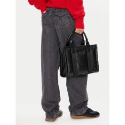 Torebka JENNY. Czarne torebki klasyczne Jenny, bez wzorów, klasyczne, bez dodatków. Za 149.99 zł.