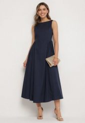 Niebieska Sukienka Bawełniana o Rozkloszowanym Fasonie z Dekoltem Łódką i Kieszeniami Elenira. Niebieskie sukienki Born2be, s, bez wzorów, z bawełny, eleganckie, bez kołnierzyka, bez ramiączek, maxi, rozkloszowane. Za 139.99 zł.