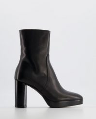 BOTKI NA OBCASIE ZHOE-P112 VEL NE. Botki Venezia, bez wzorów, ze skóry, bez obcasa, na obcasie, bez zapięcia. Za 399.00 zł.