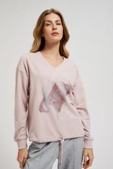 Bluza z nadrukiem i wiązaniem różowa. Czerwone bluzy MOODO, l, bez wzorów, z bawełny, bez kaptura. W wyprzedaży za 49.99 zł.
