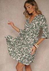 Ciemnozielona Sukienka z Wiskozy o Rozkloszowanym Kroju w Abstrakcyjny Wzór Lirese. Zielone sukienki Renee, na co dzień, l, bez wzorów, z wiskozy, eleganckie, bez kołnierzyka, bez ramiączek, mini, rozkloszowane. W wyprzedaży za 91.99 zł.