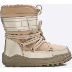 Tommy Hilfiger - Śniegowce. Śniegowce marki Tommy Hilfiger. W wyprzedaży za 429.90 zł.