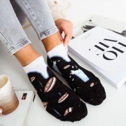 Stopki mleko i ciastka (model 910). Czarne skarpetki Milena, bez wzorów, z bawełny. Za 14.90 zł.