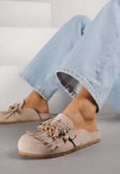 Ciemnobeżowe Klapki na Platformie Ozdobione Koralikami Klamrami i Frędzlami Leurecea. Brązowe klapki Renee, bez wzorów, z jeansu, eleganckie, bez obcasa, na platformie, bez zapięcia. Za 109.99 zł.