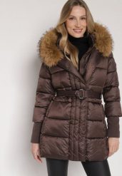 Brązowa Kurtka z Pikowanymi Przeszyciami Paskiem i Kapturem z Futrem Lidanessa. Brązowe kurtki Born2be, l, bez wzorów, z dzianiny. Za 289.99 zł.