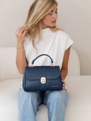 Lia Biassoni Skórzana torebka "Carsia" w kolorze granatowym - 27 x 19 x 13 cm rozmiar: onesize. Niebieskie torebki klasyczne Lia Biassoni, bez wzorów, z materiału, przez ramię, bez dodatków. Za 282.99 zł.