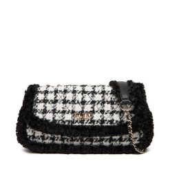 Torebka Guess. Czarne torebki klasyczne Guess, z aplikacjami, klasyczne, bez dodatków. Za 489.99 zł.