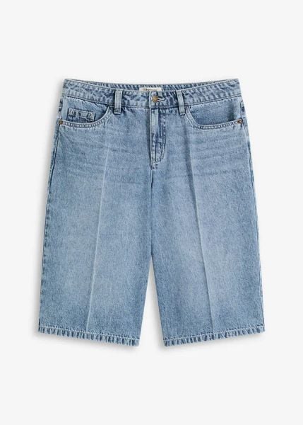 Bermudy jeansowe ze średnim stanem. Niebieskie jeansy bonprix, bez wzorów, z jeansu. Za 129.99 zł.