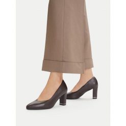 Czółenka Lasocki. Brązowe czółenka Lasocki, bez wzorów, bez obcasa, bez zapięcia. Za 249.99 zł.