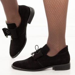 Czarne zamszowe skórzane Polskie półbuty damskie Deoni D055. Czarne półbuty wsuwane Deoni, na jesień, bez wzorów, z jeansu, biznesowe, bez obcasa, na płaskiej podeszwie. Za 469.00 zł.
