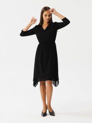 Stylove Sukienka w kolorze czarnym rozmiar: M. Czarne sukienki Stylove, na co dzień, m, bez wzorów, z asymetrycznym kołnierzem, bez ramiączek, midi, asymetryczne. Za 315.95 zł.