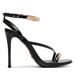 Klapki Steve Madden. Czarne klapki Steve Madden, bez wzorów, bez obcasa, bez zapięcia. Za 559.99 zł.