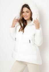 Biała Pikowana Kurtka z Dłuższym Tyłem i Futerkiem przy Kapturze Verrira. Białe kurtki Born2be, l, bez wzorów, z jeansu, biznesowe, bez kaptura. Za 199.99 zł.