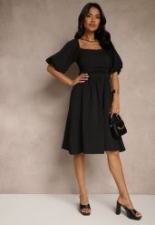 Czarna Rozkloszowana Sukienka z Bufiastymi Rękawami i Kwadratowym Dekoltem Mariwena. Czarne sukienki Renee, na co dzień, l, bez wzorów, z jeansu, eleganckie, bez kołnierzyka, bez ramiączek, midi, rozkloszowane. W wyprzedaży za 127.99 zł.