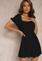 Czarny Wiskozowy Letni Kombinezon z Krótkim Rękawem i Kwadratowym Dekoltem Geviana. Czarne kombinezony Renee, na spotkanie biznesowe, l, bez wzorów, z wiskozy, eleganckie, bez kołnierzyka, bez ramiączek, mini, sportowe. W wyprzedaży za 67.99 zł.