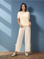 Wiskozowa piżama dwuczęściowa - żółty. Żółte piżamy Sinsay, l, bez wzorów, z wiskozy, bez kołnierzyka, bez ramiączek. Za 59.99 zł.