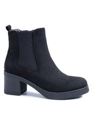 C'M Botki w kolorze czarnym rozmiar: 38. Czarne botki C'M, bez wzorów, eleganckie, bez obcasa, bez zapięcia. Za 151.17 zł.