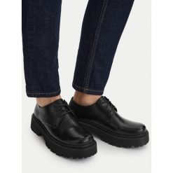 Półbuty Lasocki. Czarne półbuty wsuwane Lasocki, bez wzorów, bez obcasa, na płaskiej podeszwie. Za 199.99 zł.