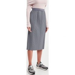Spódnica Kabir MAX MARA LEISURE. Szare spódnice Max Mara Leisure, na co dzień, s, bez wzorów, ze skóry ekologicznej, midi, proste. W wyprzedaży za 461.40 zł.