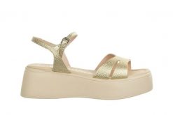 Sandały Wonders A-3710 Platino 138019, Złoty, Skóra naturalna - 37. Żółte sandały Wonders, bez wzorów, z materiału, bez obcasa, na platformie, bez zapięcia. W wyprzedaży za 332.10 zł.