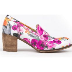 Półbuty na 6 cm słupku - skóra naturalna - model 250 - kolor różowe kwiaty (36). Czerwone półbuty wsuwane Zapato, na jesień, bez wzorów, z jeansu, biznesowe, bez obcasa, na obcasie. Za 329.00 zł.