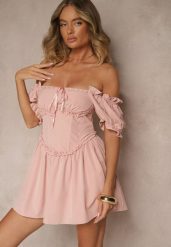 Różowa Rustykalna Sukienka Vices z Gorsetowym Wiązaniem Tolarina. Czerwone sukienki Renee, na imprezę, l, bez wzorów, eleganckie, bez kołnierzyka, bez ramiączek, mini, gorsetowe. W wyprzedaży za 111.99 zł.