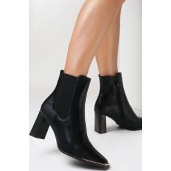 Czarne Botki Niamho. Czarne botki Born2be, bez wzorów, z dzianiny, za kostkę, bez obcasa, na obcasie, bez zapięcia. W wyprzedaży za 132.99 zł.